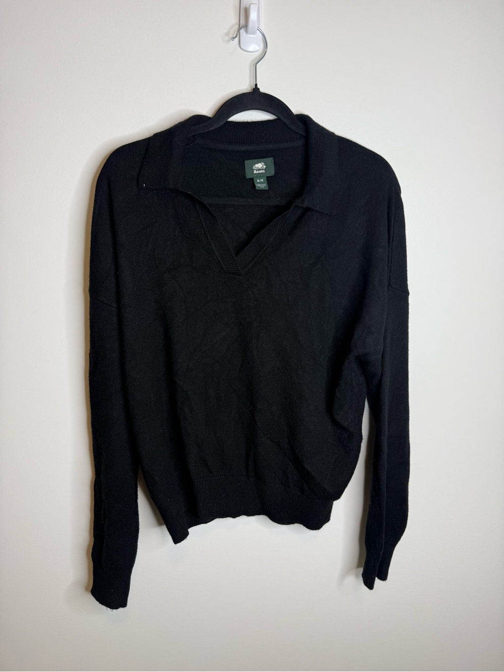 Roots Black Women's V-Neck Sweater collar size medium